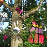 AOA 2016 02 2016 Decoreren van een boom op Amsterdam Open Air festival